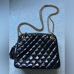 Chic Black Quilted Crossbody Bag with Gold Chain